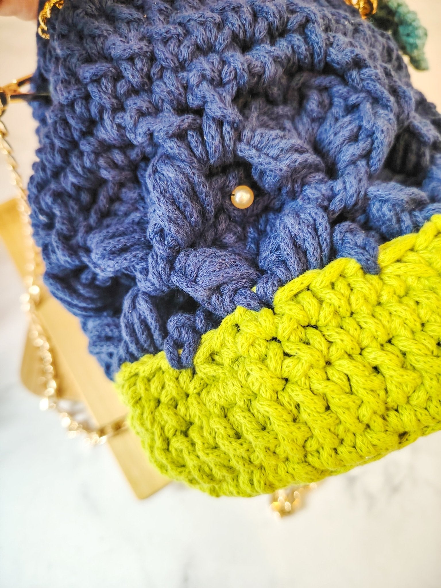 Petit sac seau, type bourse pour soirée au crochet fait main - Pièce unique - Modèle Déméter - Sacs au crochet - Irilena