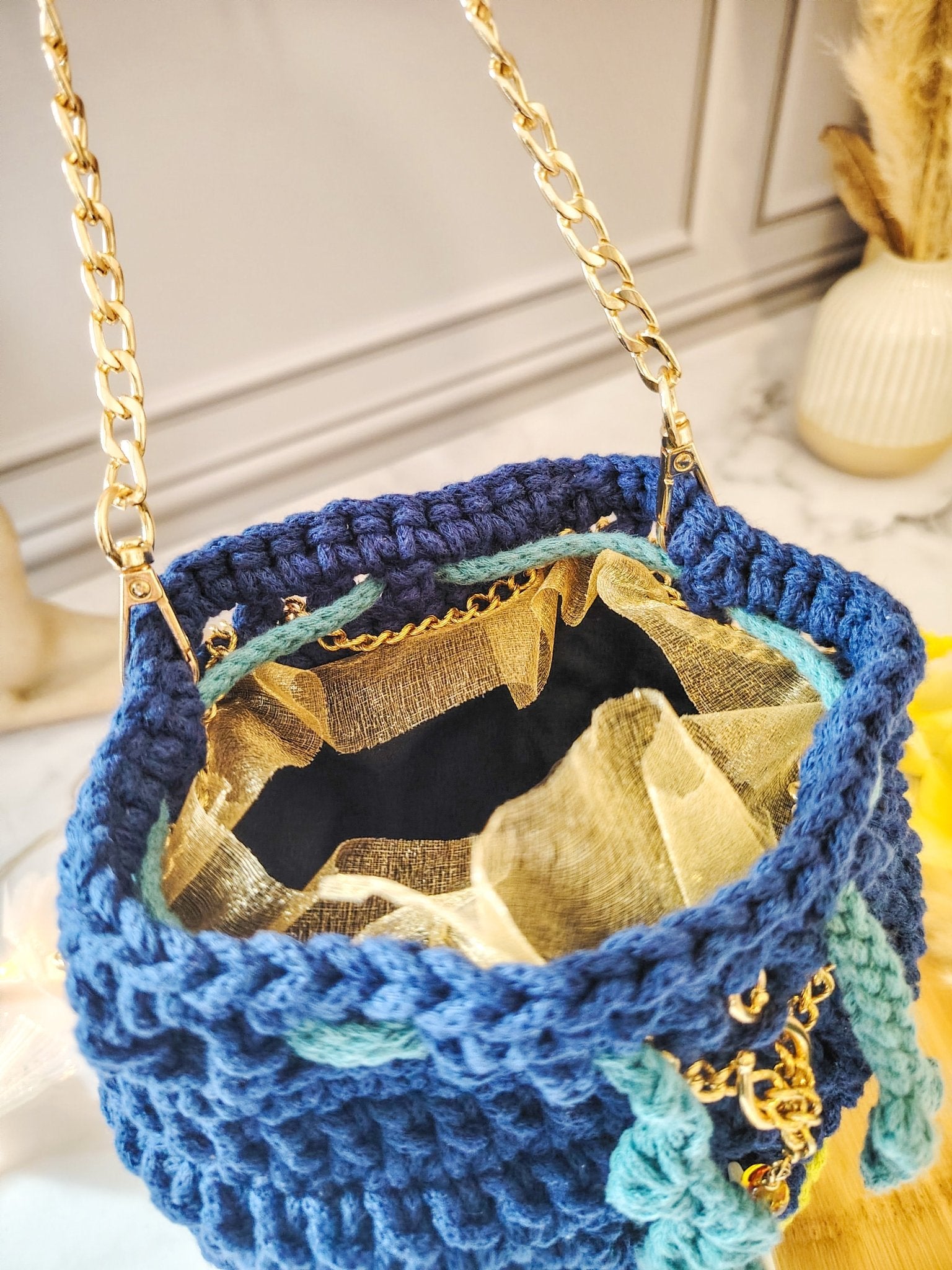 Petit sac seau, type bourse pour soirée au crochet fait main - Pièce unique - Modèle Déméter - Sacs au crochet - Irilena