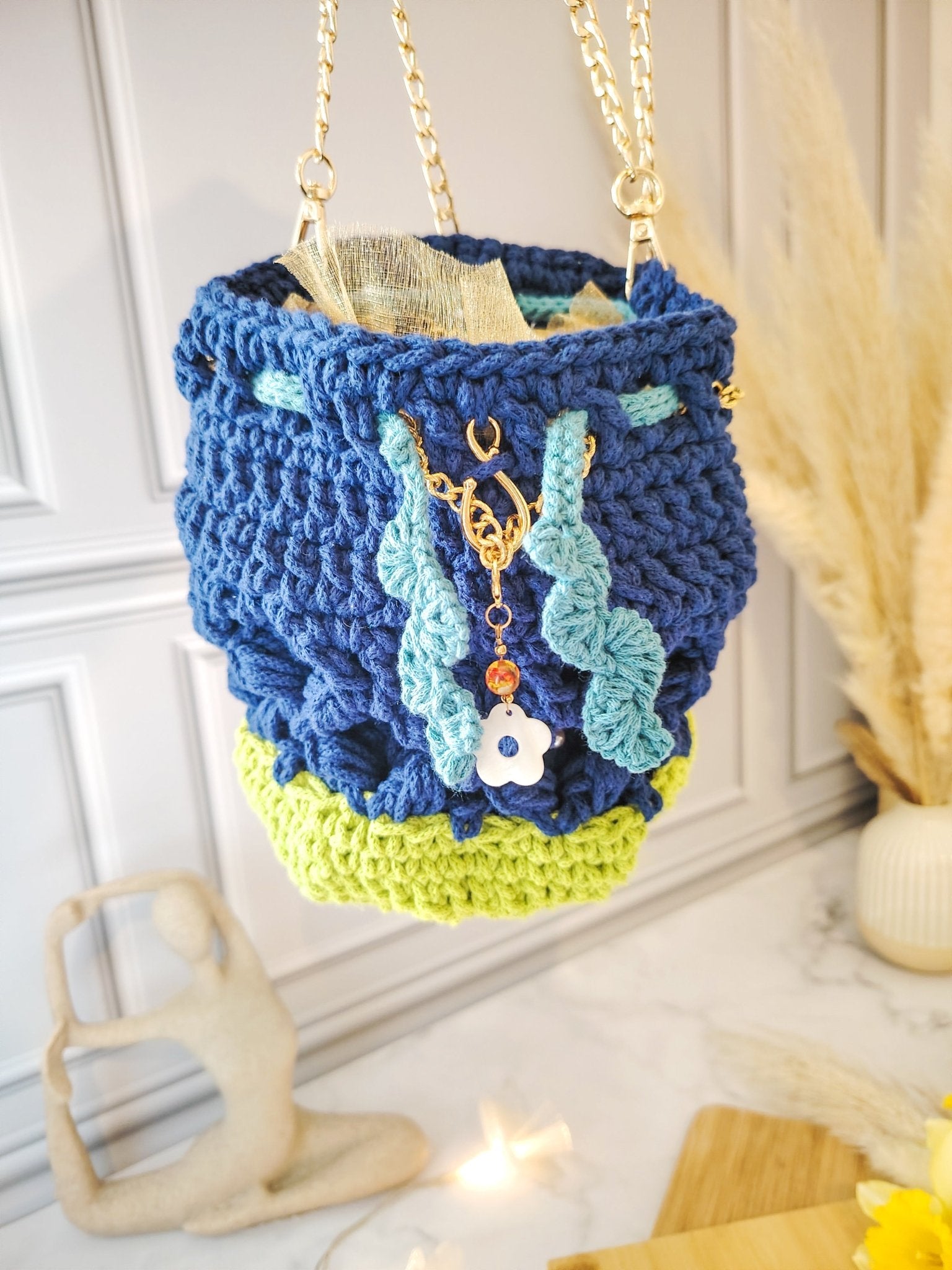 Petit sac seau, type bourse pour soirée au crochet fait main - Pièce unique - Modèle Déméter - Sacs au crochet - Irilena
