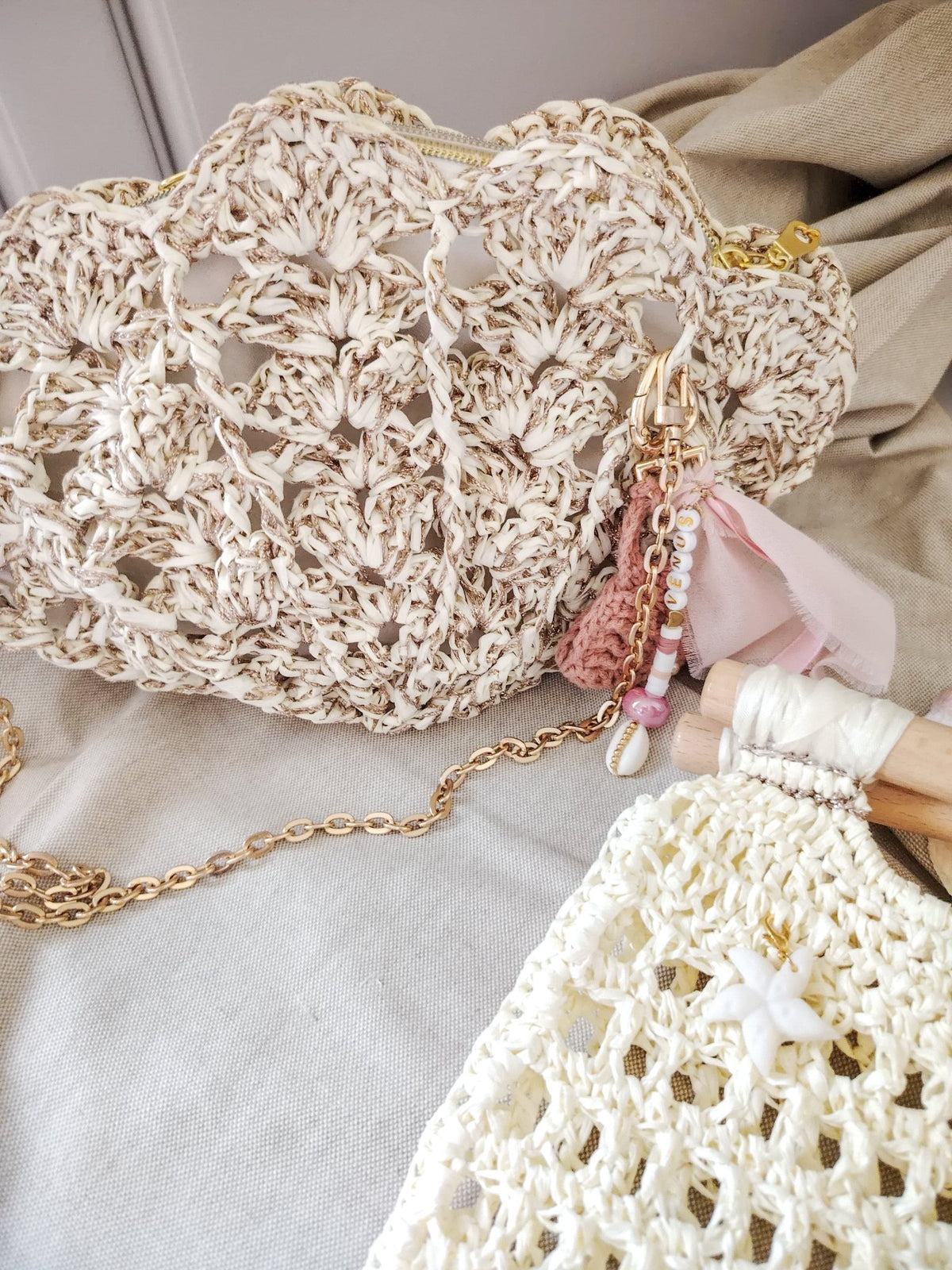 Sac de soirée coquillage blanc et doré au crochet – modèle Vénus - Sacs au crochet - Irilena